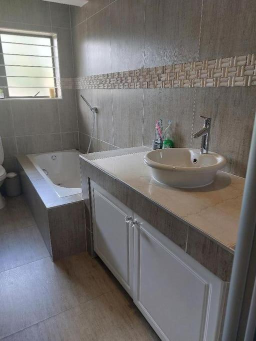The Hide Out - Home Away From Home Johannesburg Esterno foto